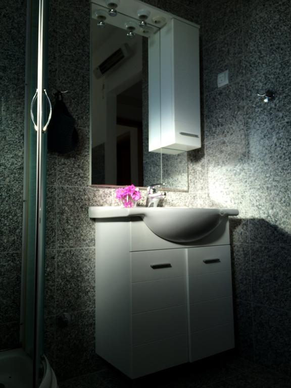 Holiday Home Mala Duba Zivogosce Bilik gambar